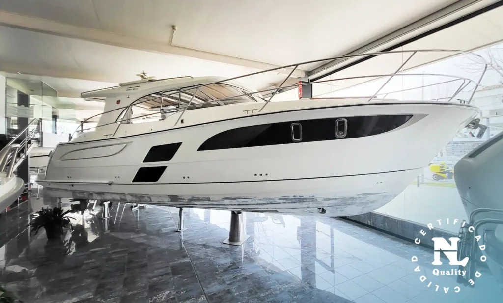 Exterior de la Marex 360 Cabriolet Cruiser de Ocasión en Nautic Luis