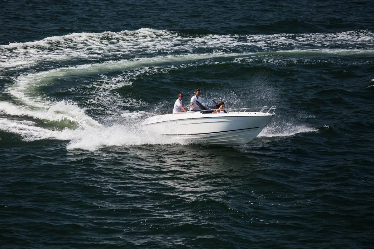 630 BR (3) Parker 630 Bow Rider