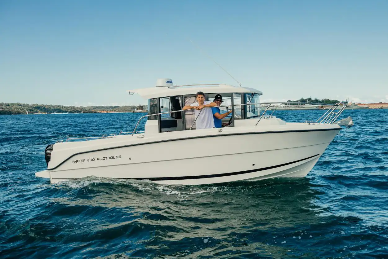 Embarcación de recreo Parker 800 Pilothouse para iniciarse
