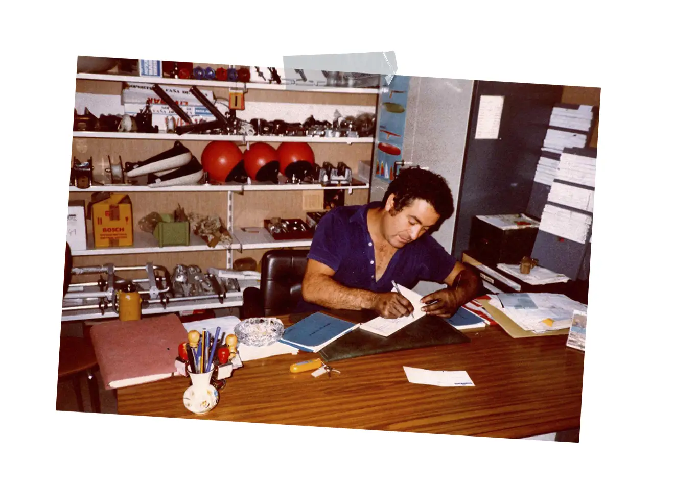 Photos SRLUIS Ancienne photo de M. Luis Carrasco dans son bureau à Empuriabrava