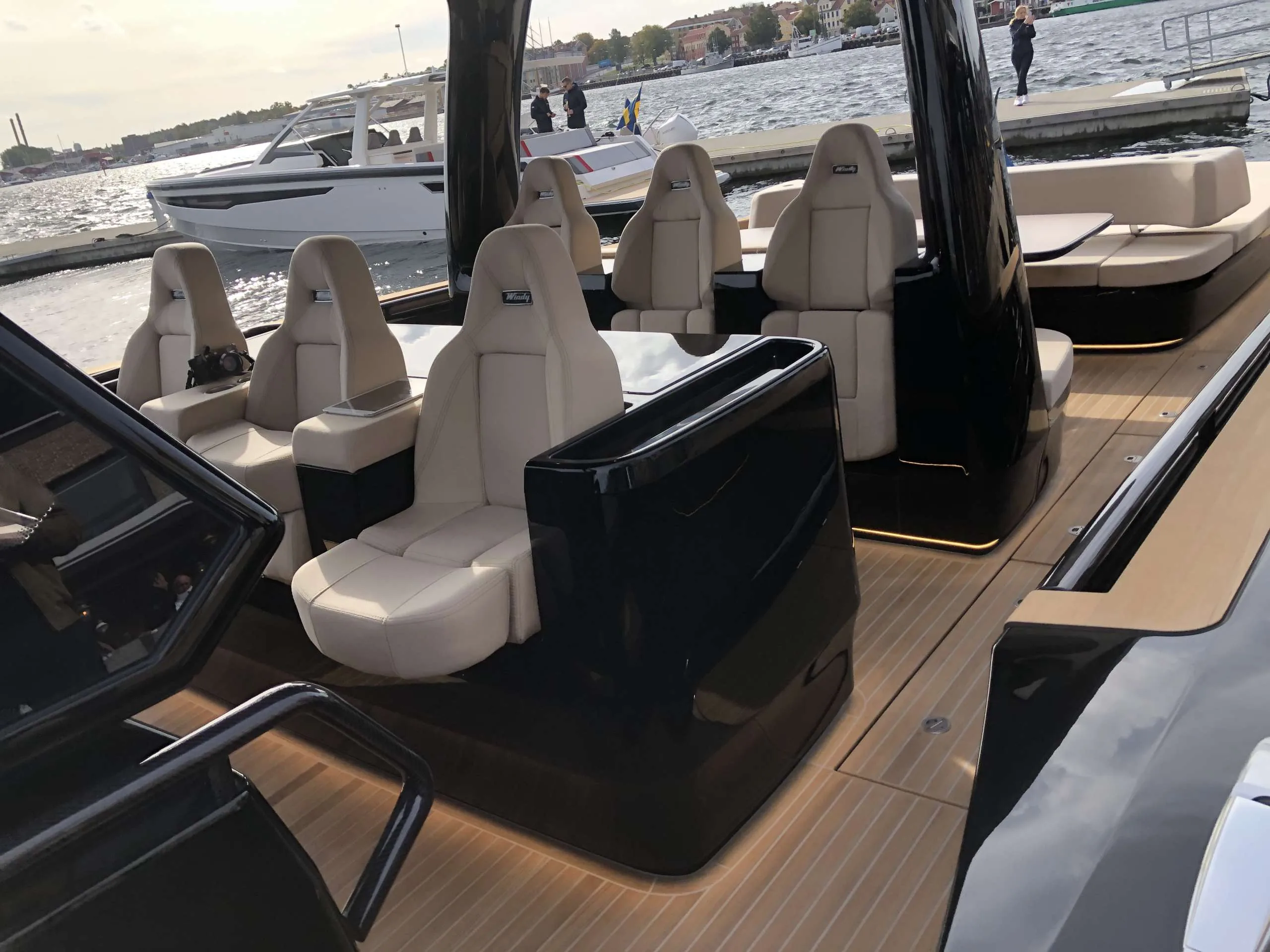 Windy SR 60, interior view of the deck with upholstered seats, center console and teak flooring.