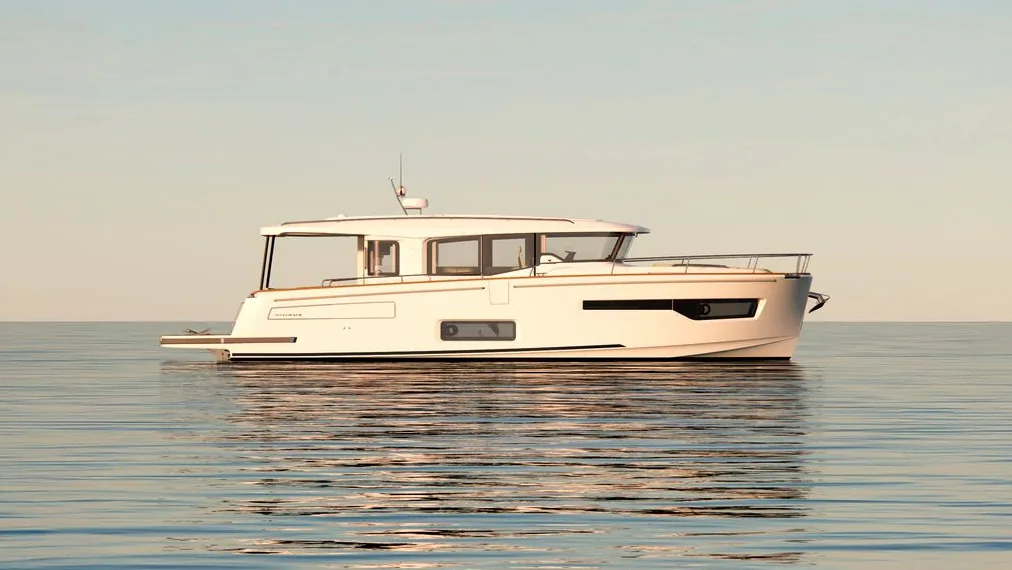 3D-Render der neuen Nimbus 495 Coupé im Wasser mit Seitenansicht.