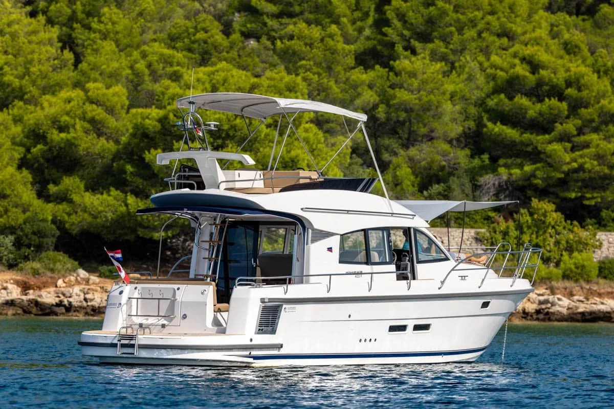 Nimbus 405 Flybridge im Wasser