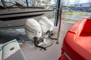 Motores Mercury V6 de 225 caballos de la Nimbus T9 de Nautic Luis