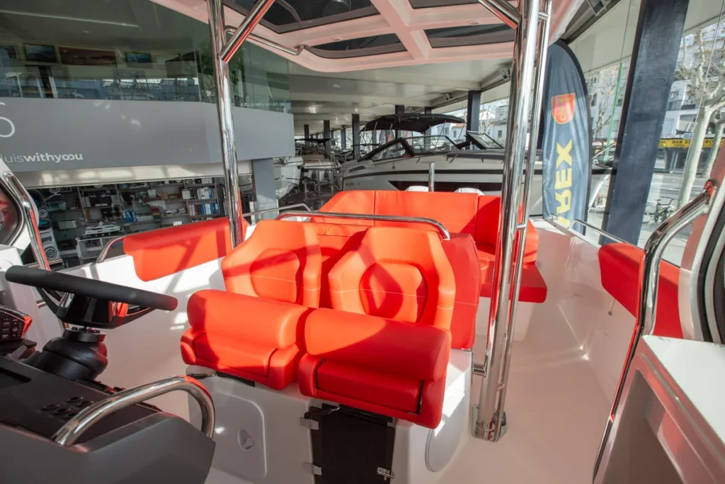 Asientos delanteros de la Nimbus T9 de Nautic Luis