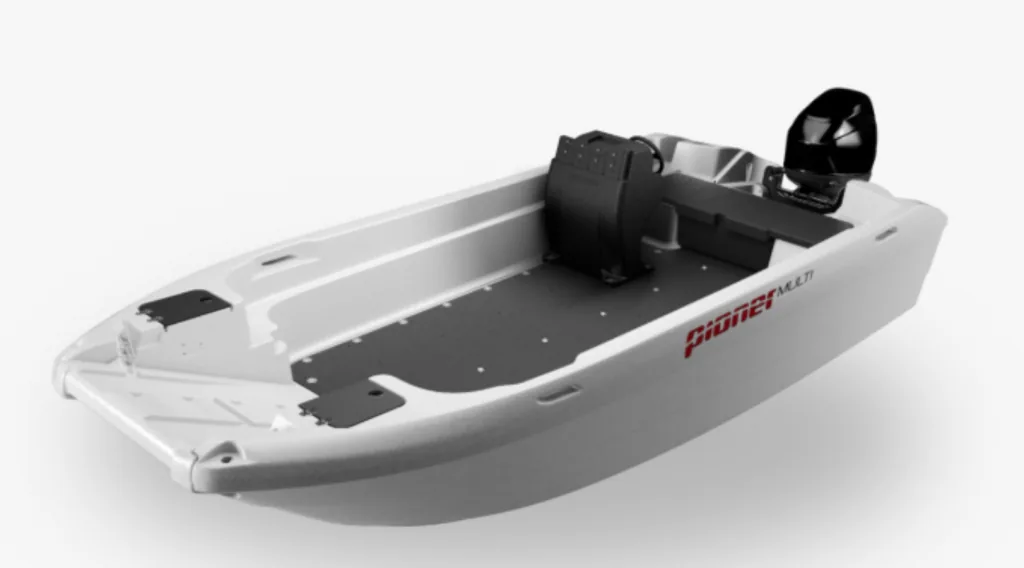 Pioner Multi 3/Multi 4, angled exterior view, open white hull, black floor and outboard motor.