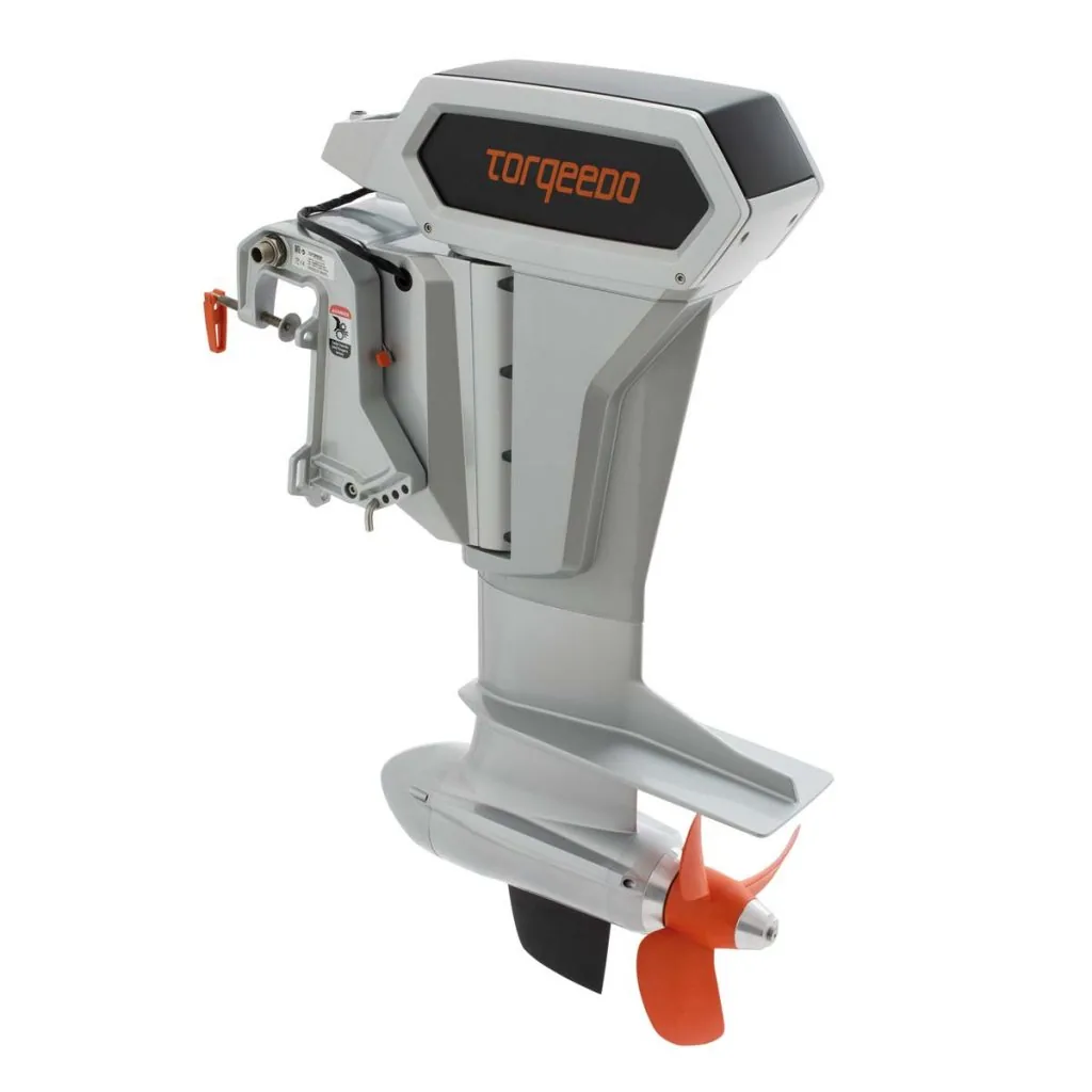 cruise-electric-outboard-100-r-1200×1200 Electric Torqeedo outboard motor on the PIONER MULTI III, side view with orange propeller and mounting bracket visible