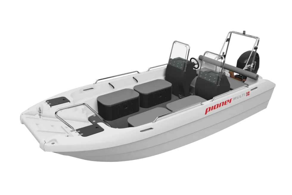 PIONER MULTI III in three-quarter view, with open interior, seats, helm console and rear arch.