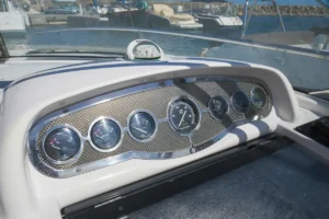 Instrumentierung der Windy 25 Mirage mit Volvo Penta-Anzeigen – Nautic Luis Empuriabrava