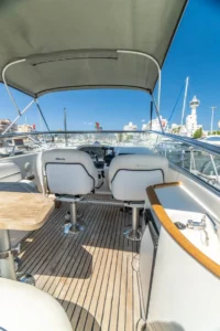 Toldo bimini instalado en la Windy 31 Tornado de ocasión – Nautic Luis Empuriabrava