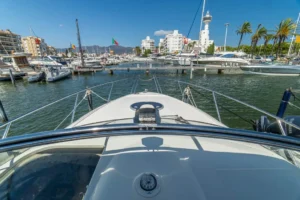 Vista de la proa de la Windy 31 Tornado de ocasión – Nautic Luis Empuriabrava
