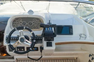 Consola de mando de la Windy 31 Tornado de ocasión – Nautic Luis Empuriabrava