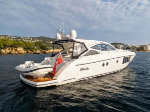 Gebrauchte Windy 46 Chinook, Dreiviertel-Heckansicht mit Badeplattform – Nautic Luis Empuriabrava