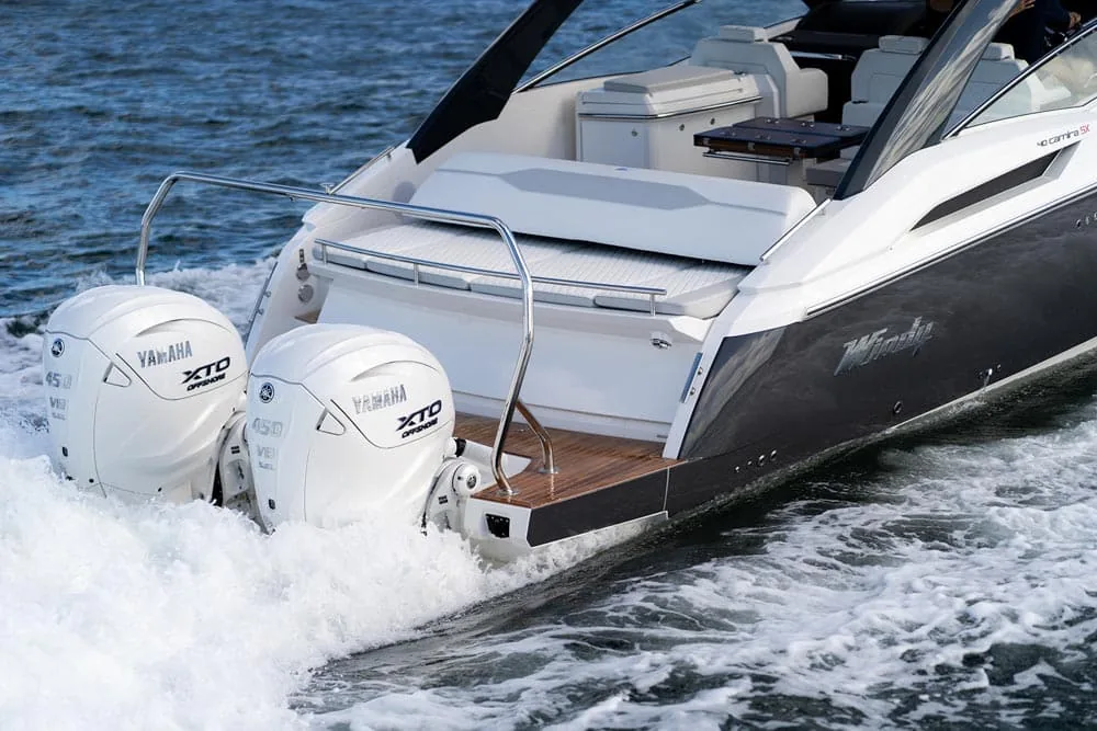 Windy Boat Windy 40 Camira SX with twin outboard engines