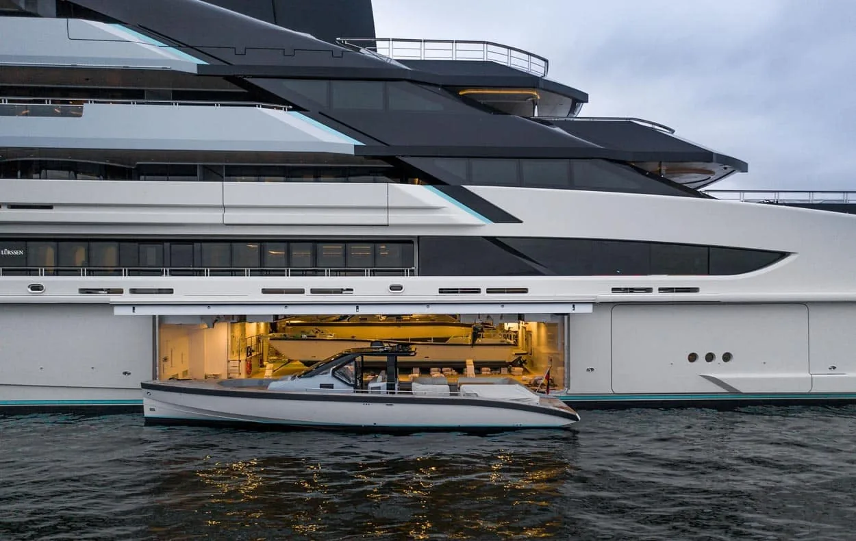 WSR52_NUEVAWEB-14 Windy SR52 Blackbird alongside a superyacht, exterior side view on the water.